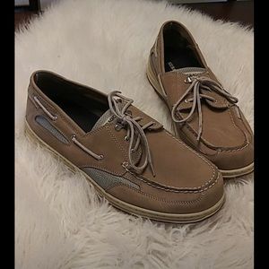 Men’s tan shoes